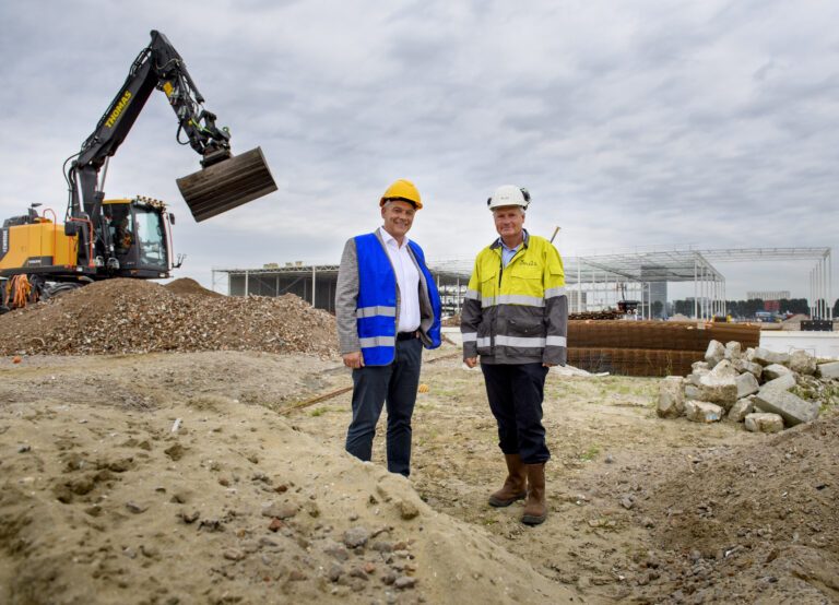 Holland’s first off-grid distribution centre rises at Schiphol Trade Park